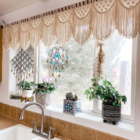 Boho Style Kitchen, Macrame Curtains, Pola Macrame, Modern Boho Style, Macrame Wall Hanging Tutorial, Blinds Window, Macrame Home Decor, Makramee Diy, Macrame Backdrop