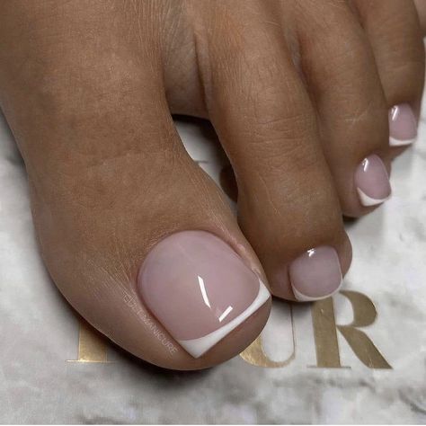 French Tip Feet Nails, Gel Toes French Tip, French Polish Pedicure, Gel Pedicure French Tip Toes, French Nails Feet Design, French Pedicure Designs Toenails Summer, French Nail Toes, Pink Tip Pedicure, Toenail French Tip Designs