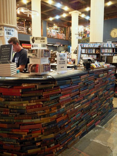 Last Bookstore Los Angeles, Bookshop Café, Bookstore Design, The Last Bookstore, Library Cafe, Bookstore Cafe, Cozy Coffee Shop, Dream Library, Book Bar