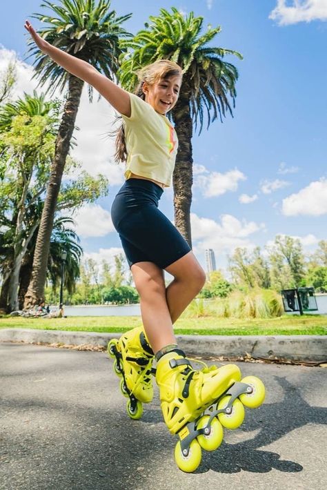 Roller Blading Poses, Roller Skating Pose, Roller Skating Poses, Skater Photoshoot, Roller Quad, Roller Skating Outfits, Skate Photos, Roller Skaters, Inline Skate