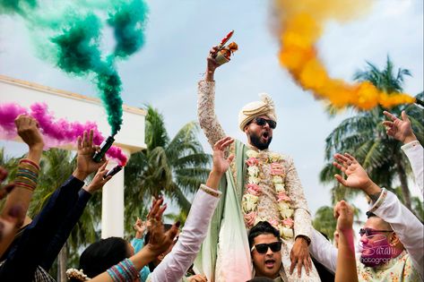 Maharashtrian Wedding, Hindu Weddings, Artificial Garden Plants, Groom Entry, Indian Destination Wedding, Wedding Procession, Artificial Garden, Wedding Decor Ideas, Cancun Wedding