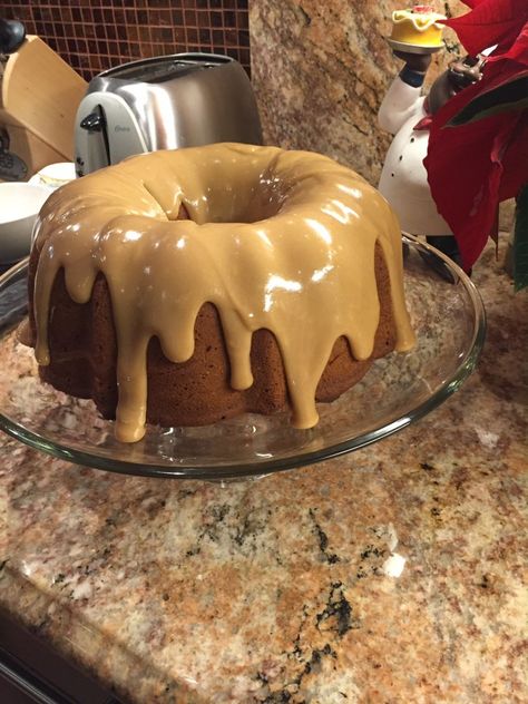 Southern Caramel Pound Cake Caramel Pound Cake Recipe, Bunt Cake Recipe, Caramel Pound Cake, Brown Sugar Pound Cake, Southern Caramel Cake, Southern Pound Cake, Pound Cake Recipes Easy, Caramel Cake Recipe, Holiday Baking Recipes