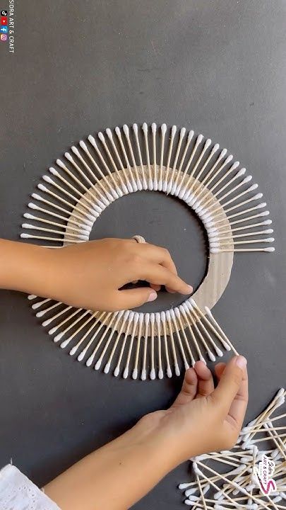 Easy Wall Craft Ideas, Diy Modern Boho Wall Art, Wall Hanging Diy Paper Easy, Wall Hangings Diy Paper, Wall Craft Ideas With Paper, Easy Wall Decoration Ideas With Paper, Creative Wall Hangings Crafts, Paper Decorations Diy Wall, Wall Decoration Ideas With Paper Craft