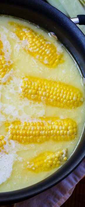 Best Way to Cook Corn - boiled with 1 stick of butter and 1 cup of milk. Most delicious corn ever! Cook Corn, Pasta Vegetariana, Cup Of Milk, Cookout Food, Corn Recipes, Corn On The Cob, Idee Pasto Sano, Food Trends, Side Recipes