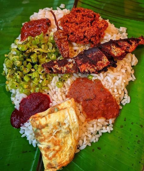 Kerala Meals, Indian Meal, Kerala Food, Fast Lunch, Food Drink Photography, Delicacy Food, Indian Street Food, Healthy Food Motivation, Catering Food