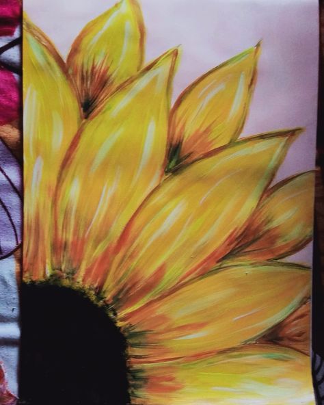 Begginer Acrylic Painting, Art Begginer, Begginer Paintings Ideas, Acrylic Sunflower Painting, Acrylic Sunflower, Ukulele Art, Sunflower Bracelet, Sunflower Canvas, Acrylic Painting Lessons