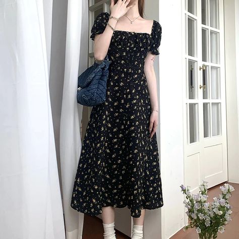 Black Floral Dress Outfit, Puff Sleeve Floral Dress, Floral Dress Outfits, Black Dress With Sleeves, Square Neck Dress, Black Short Dress, Long Black Dress, Black Square, One Piece Dress