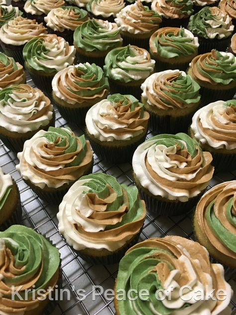 Camo cupcakes Camo Cupcakes For Boys, Birthday Cupcakes For Men, Camo Cookies, Camo Birthday Cakes, Hulk Cupcakes, Army Cupcakes, Camouflage Cupcakes, Camo Cakes, Camo Cupcakes