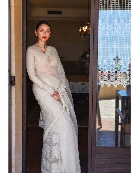 aditi rao hydari in white saree by sabyasachi for cannes2 White Blouse Designs, White Sari, Off White Saree, Aditi Rao Hydari, Aditi Rao, Saree Wearing Styles, Indian Saree Blouses Designs, Saree Designs Party Wear, Indian Fashion Saree