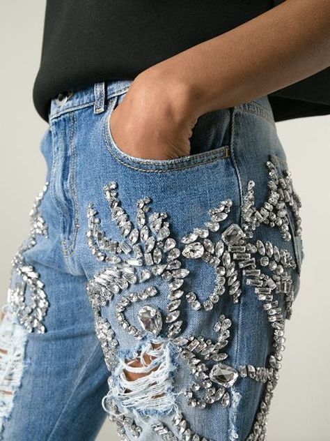 Jean Diy, Mode Tips, Denim And Diamonds, Mode Boho, Denim Diy, Embellished Denim, Embellished Jeans, Jeans Diy, Denim Trends