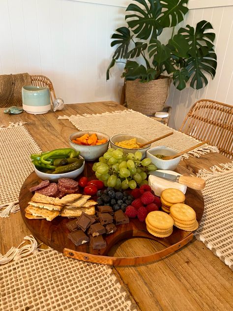 platter , chocolate , grapes , crackers , salam, berries , sauce, inspo. Cheese Grapes Platter, Berries Sauce, Food Platters, Picnic Basket, Crackers, Cheese Board, Grapes, Sauce, Cheese