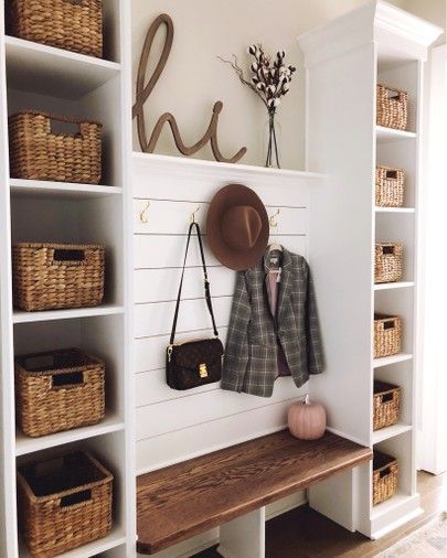 Entryway Ideas Storage, Mudroom Shelving, Entryway Cubby, Custom Entryway, Hi Sign, Vstupná Hala, Koti Diy, Mudroom Decor, Mud Room Storage