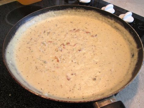 Recipes With Bacon Grease, Gravy With Bacon Grease, Gravy Sauce Recipe, Recipes With Bacon, Breakfast Gravy, Sos Recipe, Egg Gravy, Easy Gravy Recipe, Milk Gravy