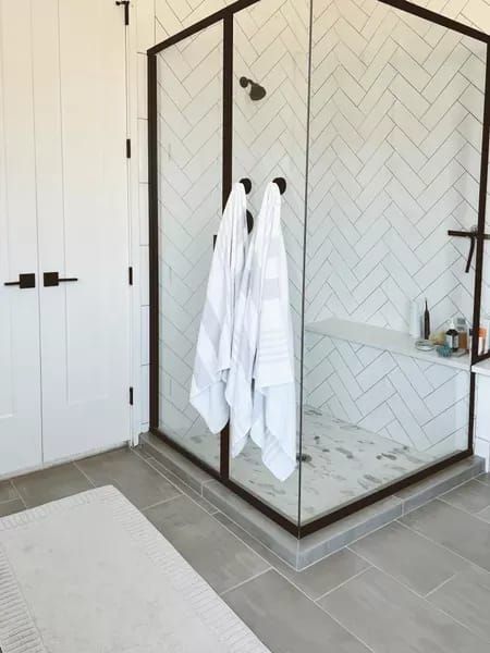 Luxury Towel Rack, Shower Towel Hook Ideas, Shower Towel Rack Ideas, Bathroom Towel Hook Ideas, Bathroom Towel Hanging Ideas, Towel Hanging Ideas, Shower Towel Hooks, Luxury Bathroom Accessories, Bath Towel Hooks