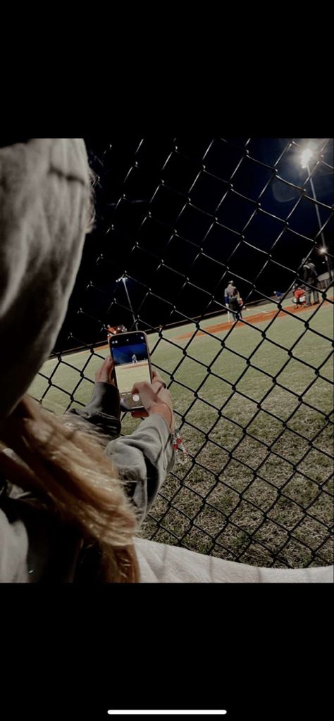 Baseball Soccer Couple, Baseball Gf Aesthetic, Baseball Gf Pictures, Baseball Boyfriend Pictures, Baseball Bf Aesthetic, Softball And Baseball Couple Goals, Baseball Bf And Gf Pics, Baseball Girlfriend Aesthetic, Cute Couple Pics Baseball