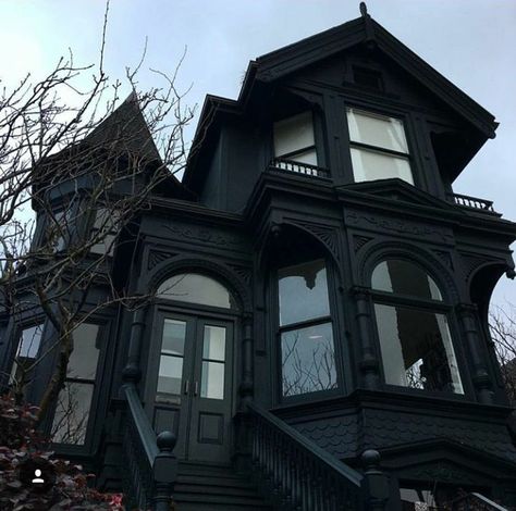 A blog dedicated to beautiful Victorian homes. Disclaimer: These photos do not belong to me unless otherwise noted. Submissions welcome any time. Black Victorian House, Gothic House Exterior, Victorian Gothic House, Gothic Victorian House, Gothic Homes, Goth Houses, Victorian Homes Exterior, Black Houses, Dark House