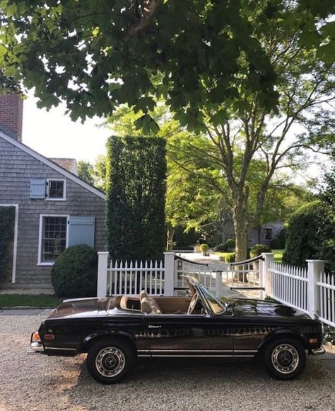 Vintage Bronco, Coastal Patio, Hamptons Summer, Coastal Hamptons, Hydrangea Colors, Coastal Bathrooms, Hamptons House, Pretty Cars, Coastal Farmhouse