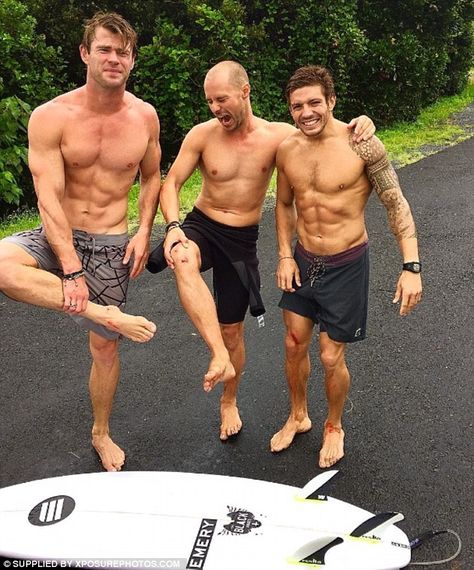 'Sunday is meant to be fun day!' A shirtless Chris Hemsworth and his personal trainer Luke Zocchi (right) and another friend showed off their muscles and surfing injuries to social media recently Hemsworth Brothers, Surfer Boys, Chris Hemsworth Thor, Surfer Dude, Hard Men, Liam Hemsworth, On The Rocks, Fun Day, Shirtless Men