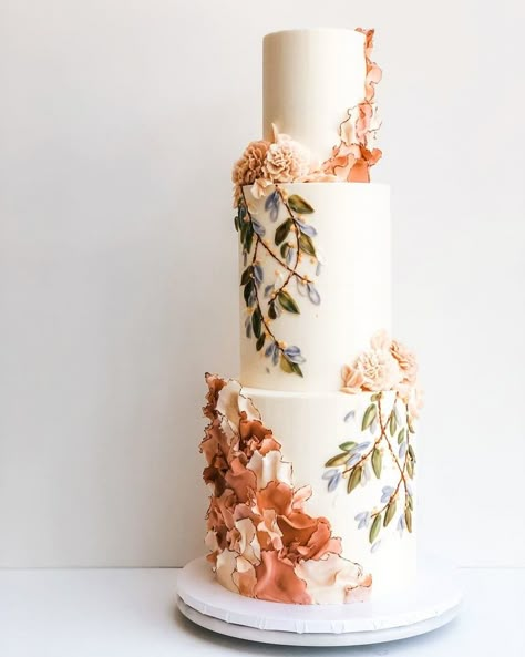 Free Wedding Printables, Fall Wedding Cakes, Unique Wedding Cakes, Blueberry Cake, Wedding Cake Inspiration, Tiered Wedding Cake, Climbing Roses, Wedding Cake Designs, Wedding Mood