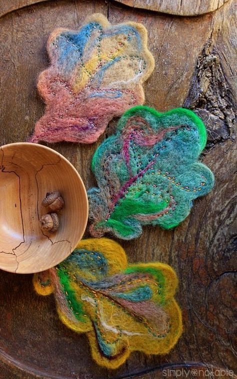 Embroidery Leaves Tutorials, Felted Leaves, Leaves Tutorial, Embroidery Leaves, Tovad Ull, Needle Felting Tutorial, Needle Felting Diy, Embroidery Leaf, Wool Felt Projects