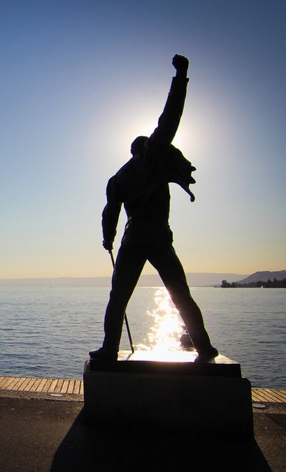 I see a little silhouette of a man! This Freddie Mercury statute is awesome! Fred Mercury, Queen Music, Montreux Switzerland, Borhap Cast, We Are The Champions, Show Must Go On, Freddy Mercury, We Will Rock You, Queen Freddie Mercury