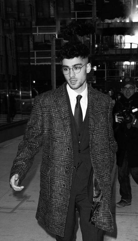 Zayn Malik Full Body Pic, Zyan Malik Aesthetic, Zayn Paparazzi, Zayn Instagram, Zayn Aesthetic, Zayn Malik Aesthetic, Zayn Malik Wallpaper, Zaddy Zayn, Bad Boys 3