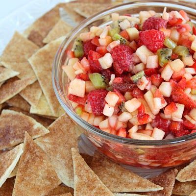 Fruit Salsa with Baked Cinnamon Chips.  Going to make this for my next little party! Fruit Salsa With Baked Cinnamon Chips, Fresh Fruit Recipes, Cinnamon Chips, Fruit Salsa, Salsa Dip, Hash Browns, Köstliche Desserts, Fruit Recipes, Macedonia