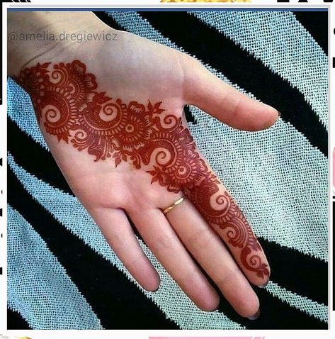 Embellish your skin with natural palm henna designs to add a touch of beauty and flair. Mehndi Designs Traditional, Mehndi Saree, Saree For Bride, Brides Mehndi, Mehndi Clothes, Art Design Tattoo, Wedding Ideas 2024, Bride Mehndi, Palm Henna Designs