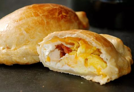 Savory Pasties, Meat Pockets, Paraguay Recipes, Breakfast Empanadas, Baked Empanadas, Tropical Breakfast, Overnight Breakfast Recipes, Empanadas Dough, Dough Press