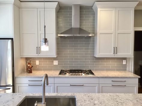 19 Glass Tile Backsplash Design Ideas - Traditions in Tile Gray Glass Tile Backsplash, Glass Subway Tile Backsplash, Gray Subway Tile Backsplash, Farmhouse Reno, Glass Tiles Kitchen, Glass Tile Backsplash Kitchen, Gray Tile Backsplash, White Glass Tile, Glass Backsplash Kitchen