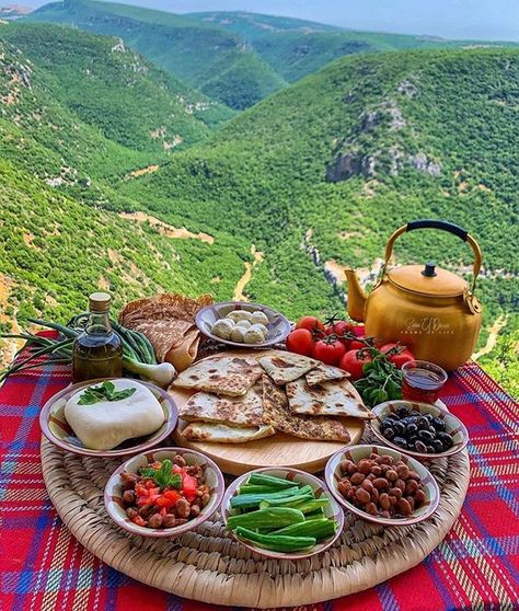 A typical Lebanese breakfast with a great view  By @sara_eldana #WeAreLebanon Lebanese Breakfast, Lebanon Food, Turkish Breakfast, Lebanese Cuisine, Breakfast Platter, Lebanese Recipes, Persian Food, A Picnic, Pretty Food