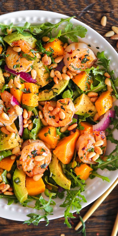 Shrimp Avocado Salad with Arugula, Mango, Pine Nuts, and Red Onions - in a white bowl. Shrimp Avocado Salad, Prawn Salad, Bbq Parties, Salad Lunch, Shrimp Avocado, Mango Salad, Shrimp Salad, Red Onions, Light Dinner