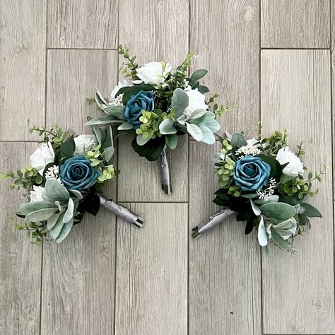 White Bridesmaid Bouquets, Peacock Wedding Bouquet, Teal Wedding Bouquet, Wedding Bouquet Eucalyptus, Teal Green Wedding, Teal Wedding Flowers, Dark Teal Weddings, Turquoise Bouquet, Bouquet Eucalyptus