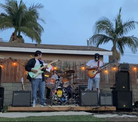 Concert Set Up, Backyard Concert Aesthetic, House Concert Aesthetic, Backyard Concert, Small Concert, Sofar Sounds, Mini Stage, Yacht Rock, Stage Ideas