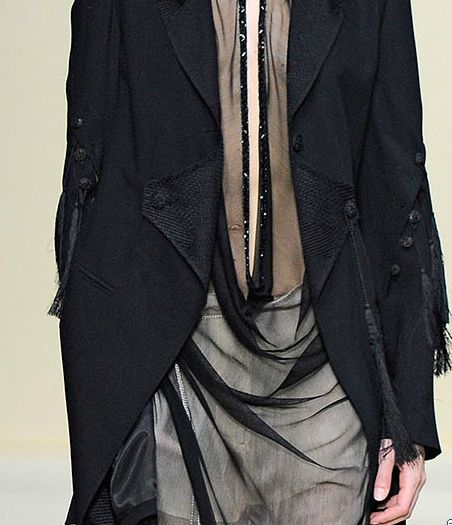 Ann Demeulemeester -- Spring 2012 Vetements Clothing, Ann Demeulemeester, 여자 패션, Dark Fashion, Looks Style, Mode Style, Black Jacket, Fashion Details, Primavera Estate