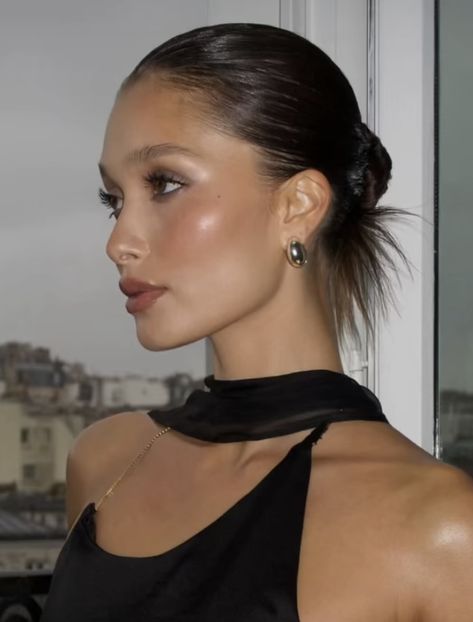 Makeup For High Cheekbones, Nice Cheekbones, High Cheekbones Aesthetic, Cheekbones Makeup, Chiseled Face, Cheek Bones, Cheek Fillers, High Cheekbones, Jaw Line