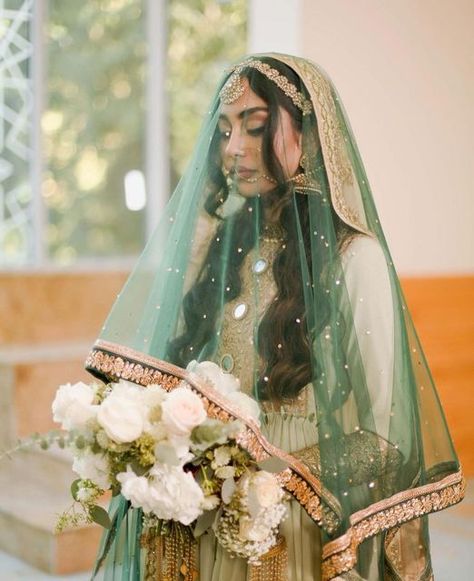 Sahara Yar, Green Color Combo, Emerald Green Wedding Theme, Nikkah Outfit, Nikah Decor, Nikah Dress, Nikkah Dress, Bridal Gift Wrapping Ideas, Green Themed Wedding