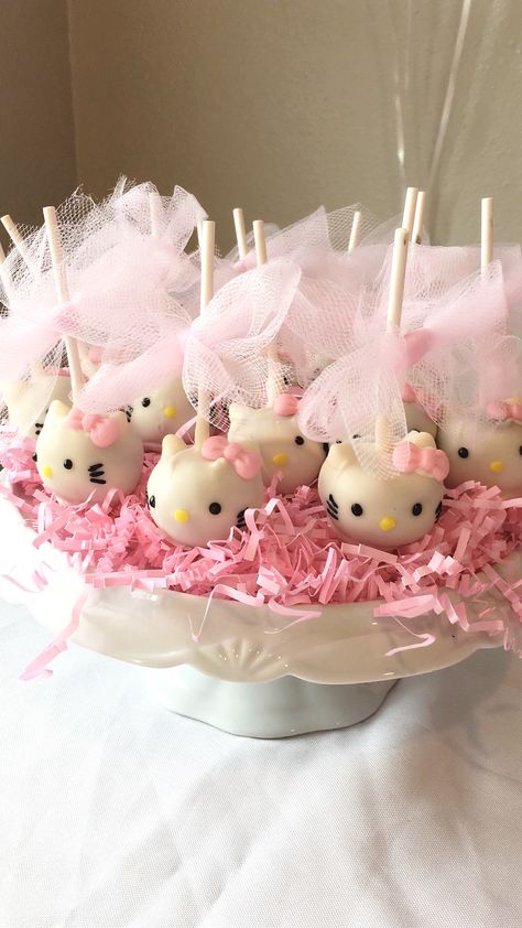 Bolo Da Hello Kitty, Hello Kitty Baby Shower, Kitty Party, Hello Kitty Birthday Theme, Hello Kitty Theme Party, Hello Kitty Birthday Cake, Hello Kitty Baby, Birthday Cake Pops, Hello Kitty Birthday Party