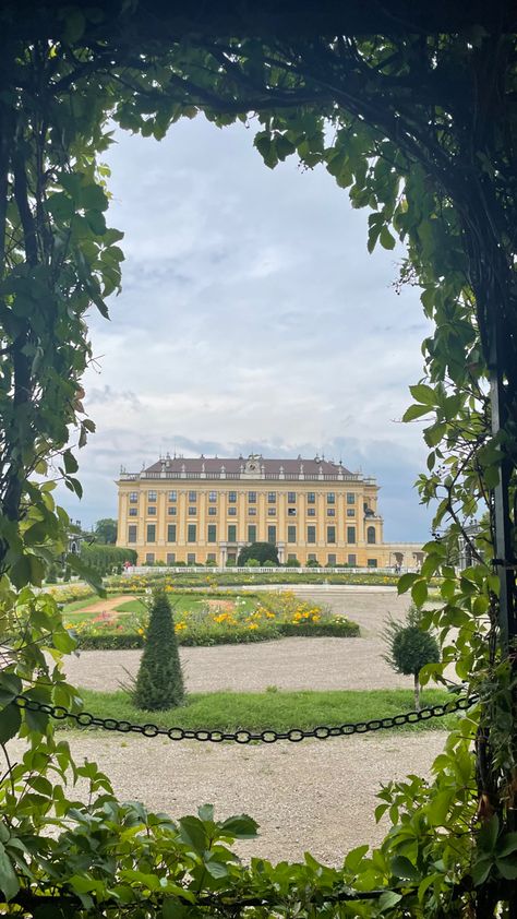 Vienna Palace Schonbrunn, Austria Wallpaper Iphone, Schonbrunn Palace Aesthetic, Queen Charlotte Aesthetic Wallpaper, Vienna Aesthetic Wallpaper, Vienna Core, Vienna In Spring, Austria Palace, Austria Wallpaper