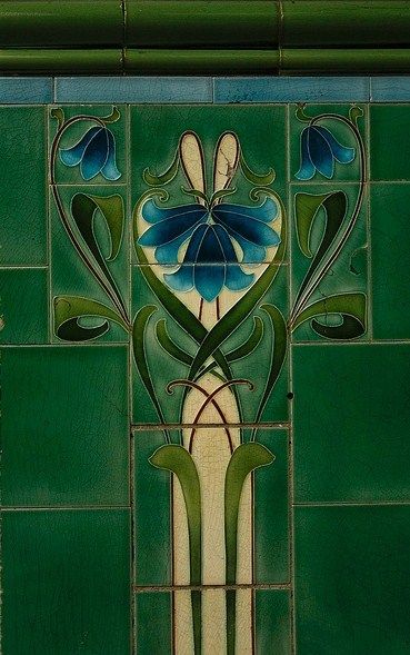 Art Nouveau tiles; like looking into deep, green water Motifs Art Nouveau, Design Art Nouveau, Art Deco Tiles, Green Art Deco, Art Nouveau Tiles, زجاج ملون, Vintage Tile, Art Nouveau Design, Wallpaper Vintage