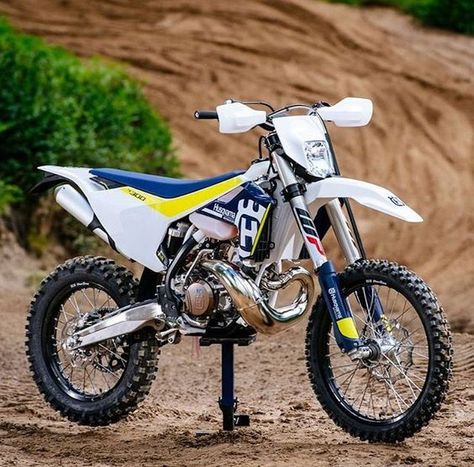 Yamaha Motorcycles, 250 Dirt Bike, Suzuki Dirt Bikes, Ktm Dirt Bikes, Enduro Motocross, Motocross Love, Cool Dirt Bikes, Motorcross Bike, Motocross Riders