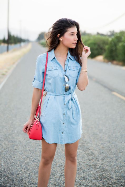 How to wear a chambray shirt dress - Visit Stylishlyme.com for more outfit photos and style tips Chambray Shirt Outfits, Denim Dress Outfit, Jean Shirt Dress, Shirt Dress Outfit, Chambray Shirt Dress, Denim Shirt Dress, Chambray Shirt, Dress Outfit, Fashion Mode