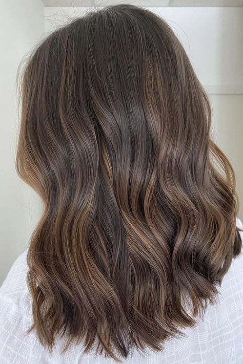 Bombshell Hair, Brown Hair Looks, Brown Hair Inspo, Brunette Hair With Highlights, Brunette Balayage Hair, Brown Hair Balayage, Light Hair Color, Hair Color Ideas For Brunettes, Balayage Brunette