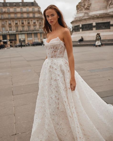 Liz Martinez Bridal (@lizmartinezbridal) • Instagram photos and videos Tule Wedding Dress, Liz Martinez Bridal, Liz Martinez, Collection Couture, Designer Bridal Gowns, Best Wedding Dresses, Colored Wedding Dresses, Italian Wedding, Wedding Dress Inspiration