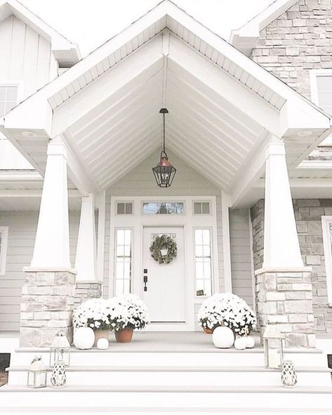 front porch neutral fall decor white mums and white pumpkins | Nina Williams blog Nina Williams, Veranda Design, Front Porch Design, Fall Front Porch Decor, Brick Exterior House, Modern Farmhouse Exterior, Diy Outdoor Decor, Casa Exterior, Fall Front Porch