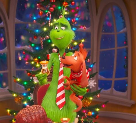 The Grinch (voiced by Benedict Cumberbatch) and Max are the life of the party in "The Grinch." Christmas Wallpaper Grinch, Grinch Christmas Tree, Grinch Christmas, The Grinch, Christmas Wallpaper, Grinch, Christmas Tree, Frame, Christmas