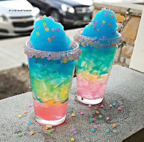 Pinterest @ lilylastric Mango Rum, Tipsy Bartender, Candy Drinks, Drink Drank Drunk, Fancy Drinks, Blue Curacao, Pretty Drinks, Drinks To Try, Alcohol Drinks