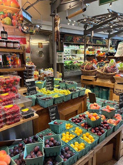 Nyc Market Aesthetic, New York Deli Aesthetic, Film Moodboard, Groceries Shopping, Collage Pics, Grocery Market, City Lights At Night, Nyc Lifestyle, Organic Market