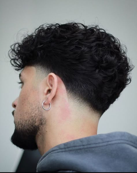 Textured Fade, Low Fade Curly Hair, Curly Fade, Taper Fade Short Hair, Fade Haircut Curly Hair, Long Curly Hair Men, Low Taper Fade Haircut, Taper Fade Curly Hair, Curly Hair Fade