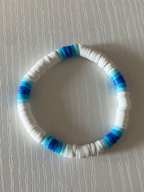 Handmade Beachy Bracelets, Heshi Bead Ideas, Braslet Ideas Cute, Bracelet Ideas For Boys, Bracelet Buisness, Preppy Beads, Kpop Bracelet, Make Clay Beads, Colorful Bead Bracelets